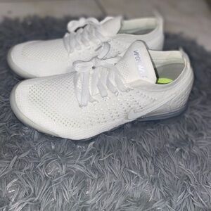 Nike White Vapormax Flyknit Shoes